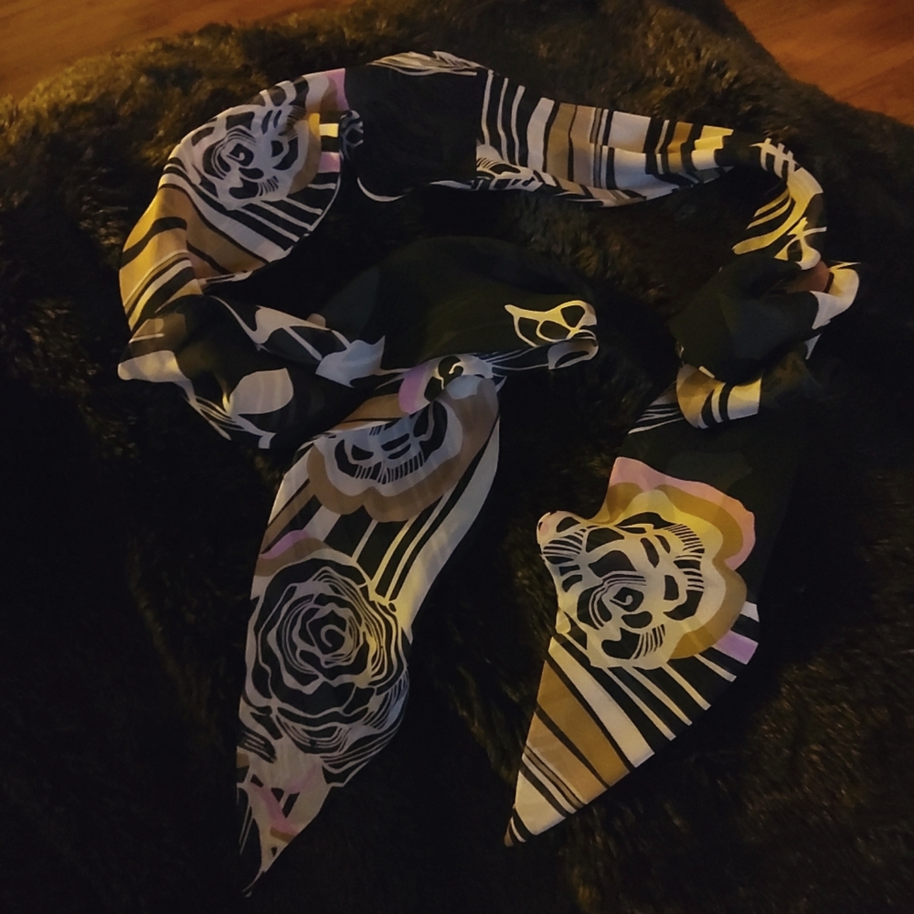 💥Nwot💥TRINA TURK Silk Scarf